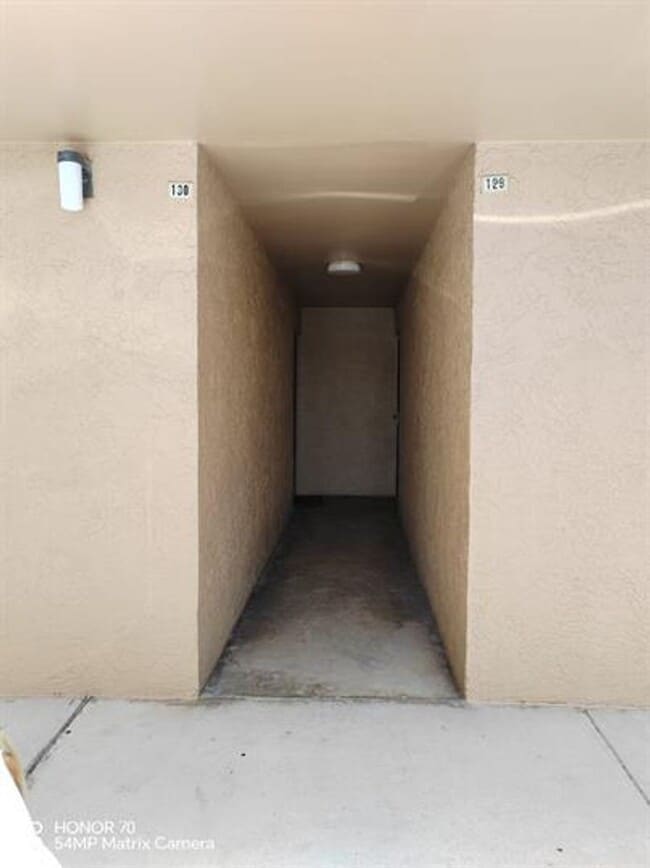 Building Photo - Welcome to Tampa Racquet Club – Where Comfort Meets Convenience!