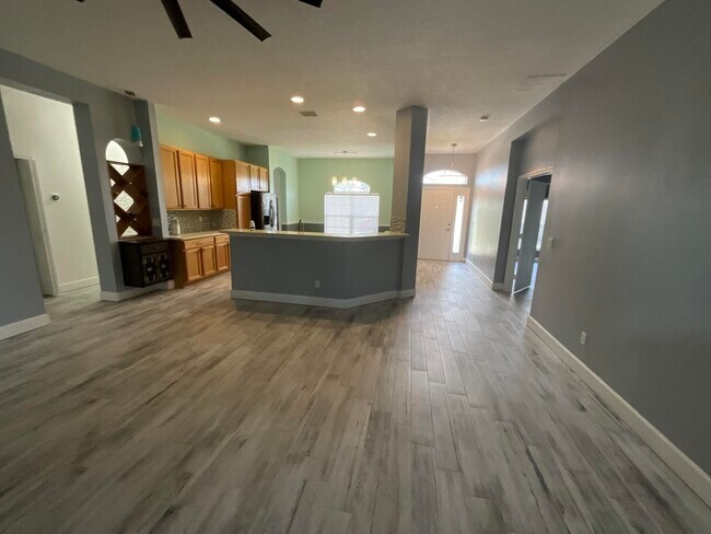Building Photo - 212 SW Yager Pl