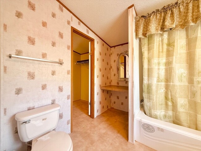 Building Photo - The Home You’ve Been Searching For!