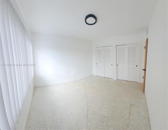 Building Photo - 1960 SW 27th Ave