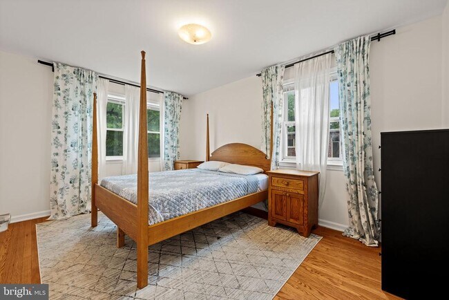 Building Photo - 139 Hawaii Ave NE