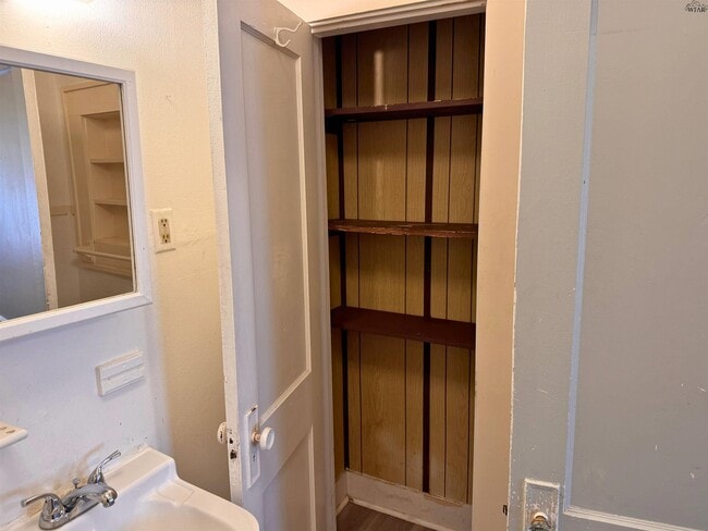 Building Photo - 1818 Collins Ave