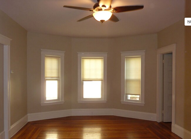 Building Photo - 39 Hall Ave