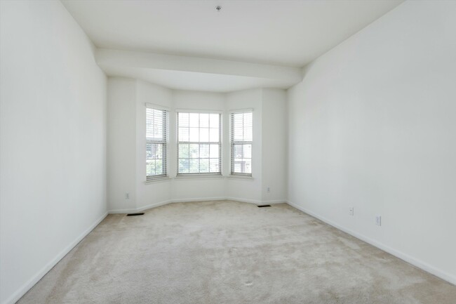 Building Photo - 3187 Camden Dr