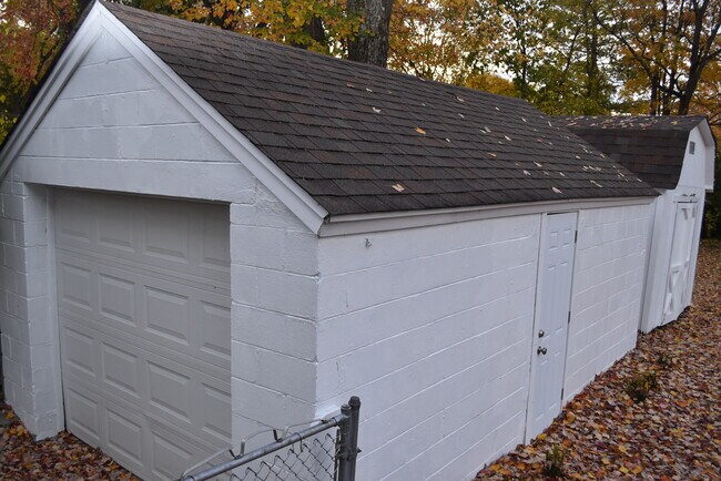 Building Photo - 1313 Bursal Ave