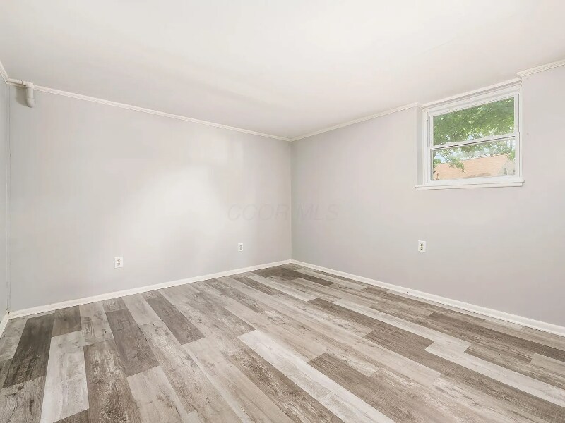 Building Photo - 570 Fairholme Rd