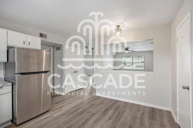 Building Photo - 144 N Crest Dr