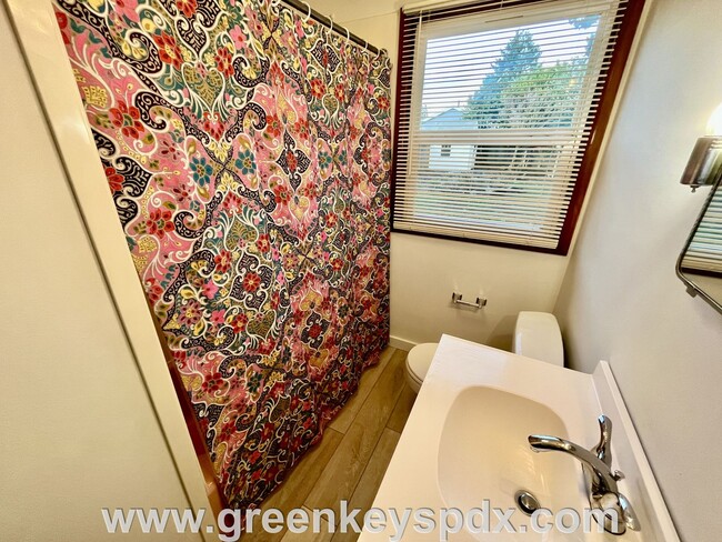 Building Photo - Wow! What a beautiful home! 3 bedrooms, 2 ...