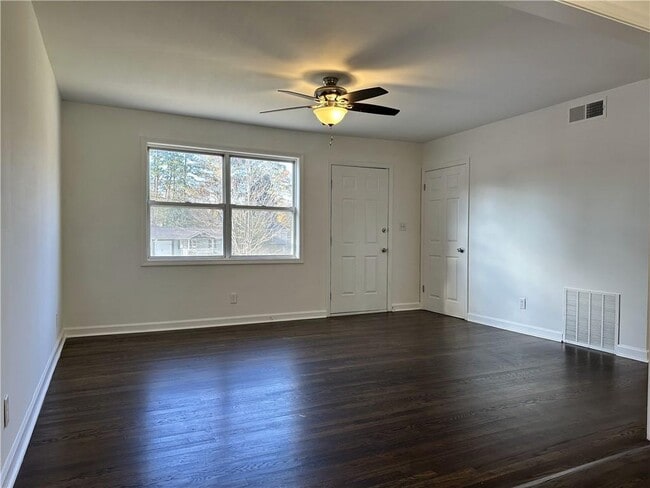 Building Photo - 503 Concord Woods Dr SE