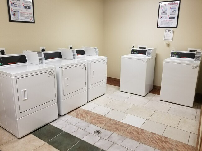 Building Photo - 1609 N Hill St