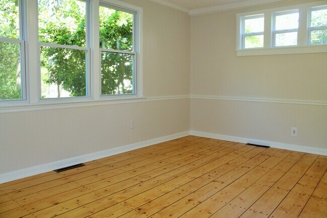 Building Photo - 275 Piney Ln