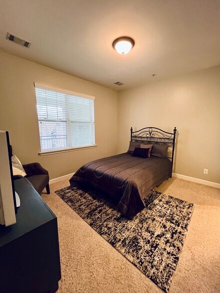 Building Photo - 2310 Elliott Ave