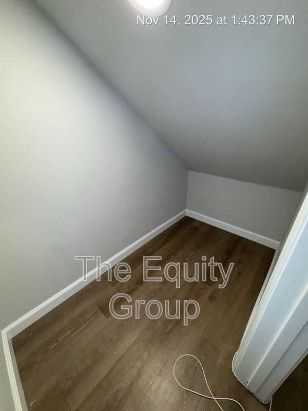 Building Photo - 418 S Summit St