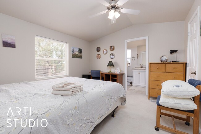 Building Photo - Fully furnished 2-bedroom 2-bathroom