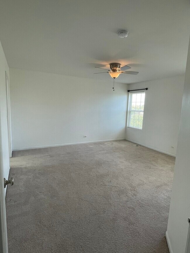 Building Photo - 541 Springbrook Trail N