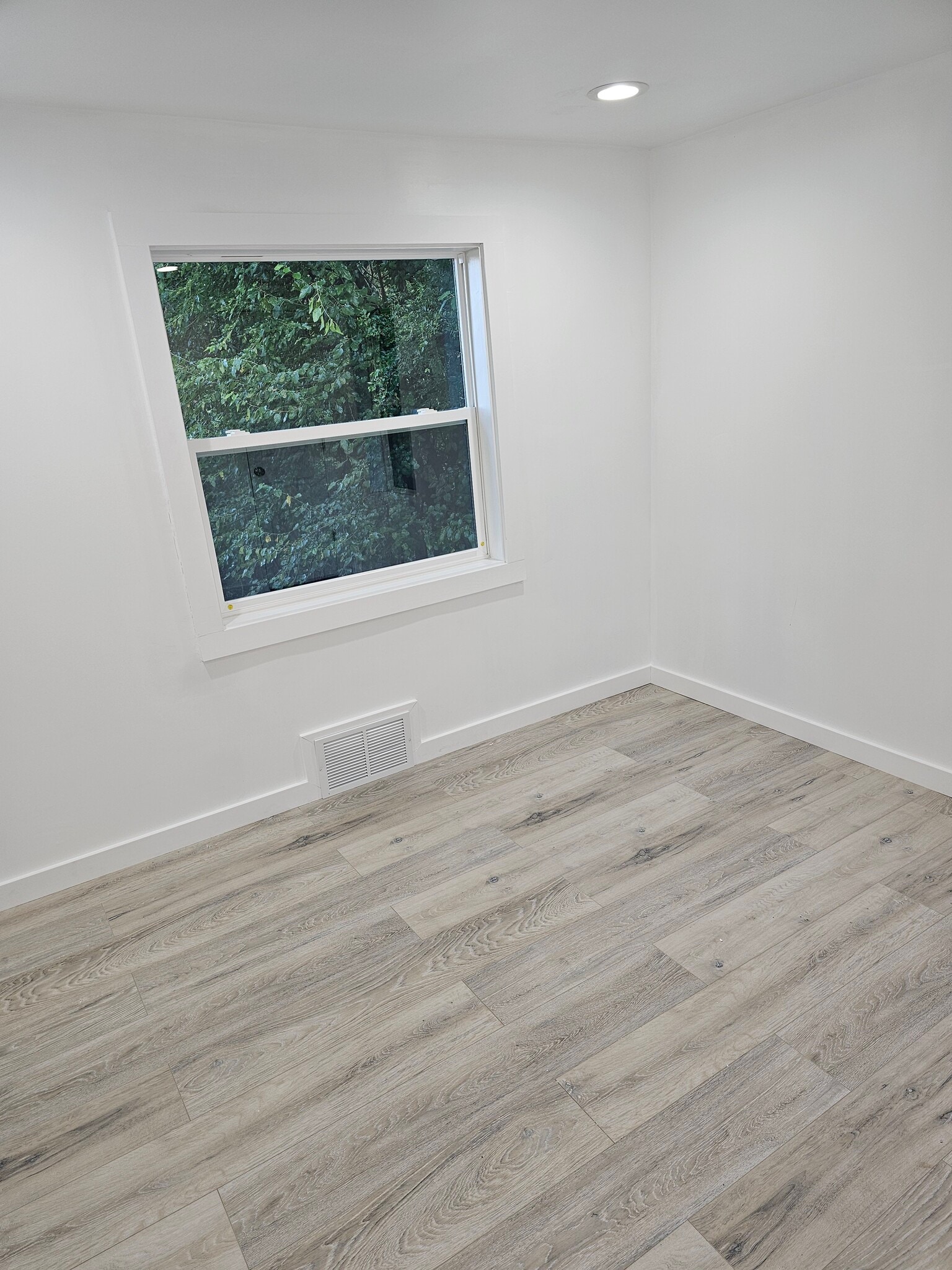 Bedroom 2 - 4355 Coleridge St