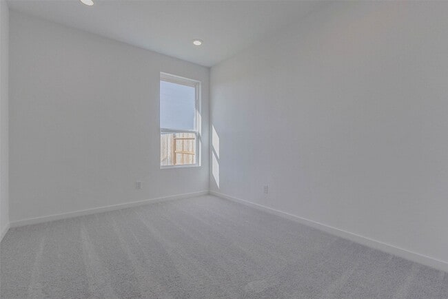 Building Photo - 5819 Majestic Sky Dr