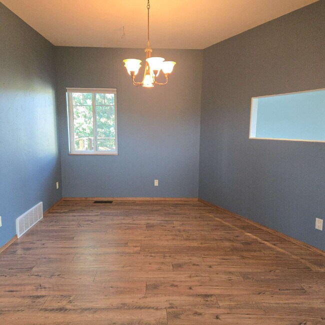 Building Photo - VIEWS!