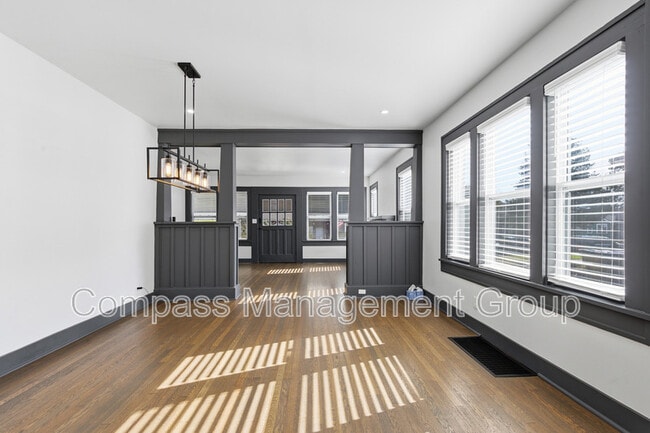 Building Photo - 3227 E 5th Ave