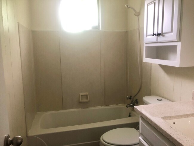 Building Photo - 43334 Happywoods Rd Exd