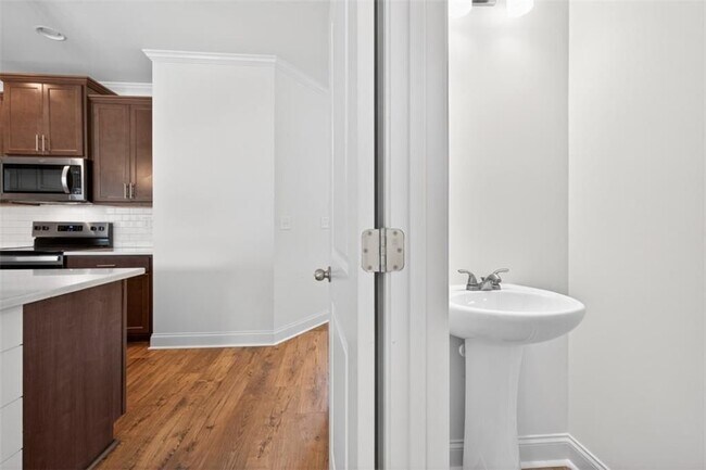 Building Photo - 5524 Garens Way