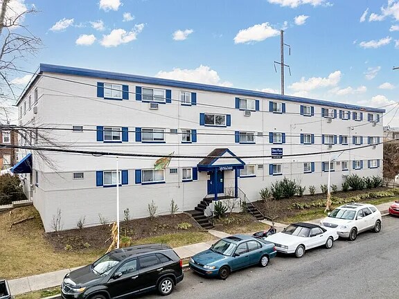 Building Photo - 630 W Fisher Ave