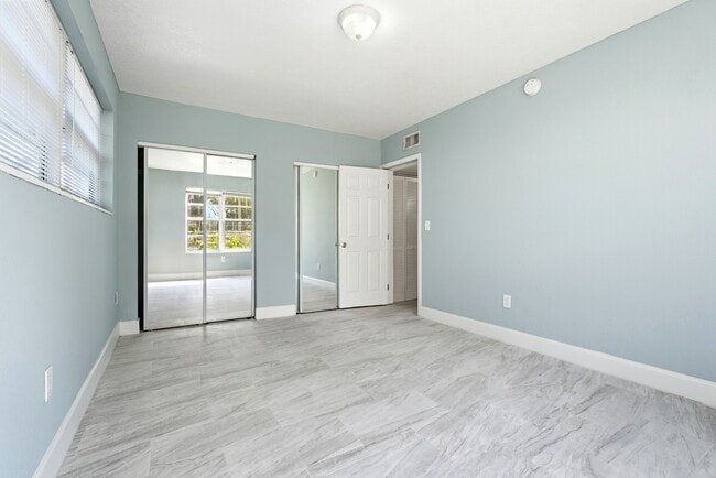 Building Photo - 7530 Dickens Ave