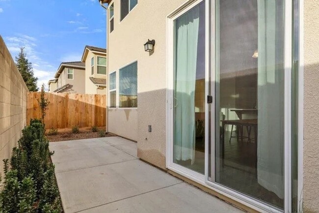 Building Photo - 736 N Bliss Ln