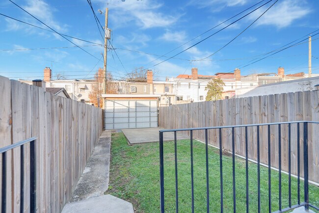 Building Photo - 3428 Dix St NE