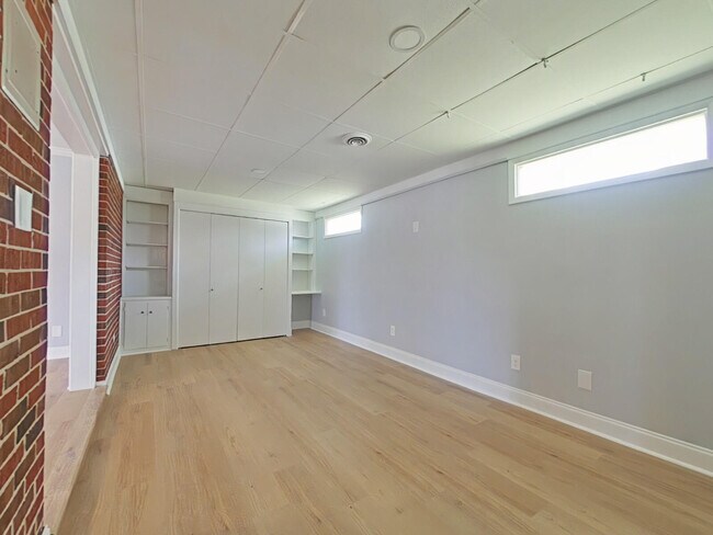 Building Photo - 117 Deerwood Dr