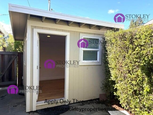 Building Photo - 231 Ivy Dr