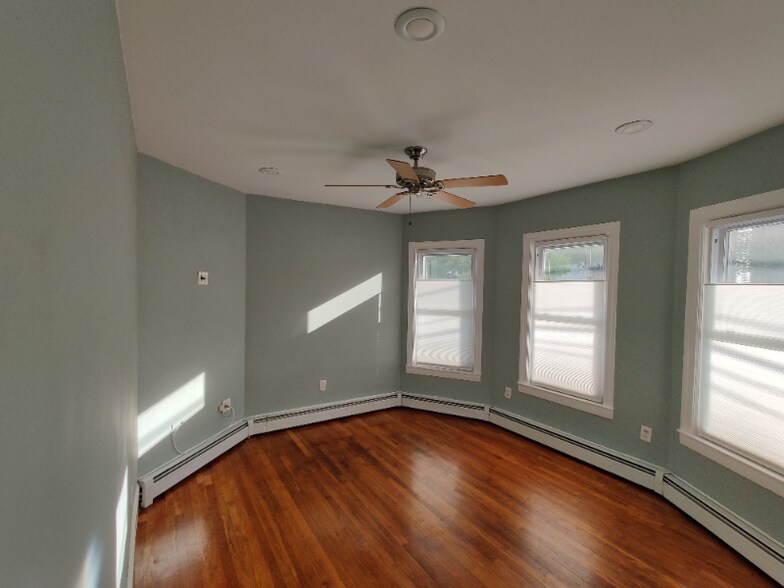 Building Photo - 21 Rossmore St