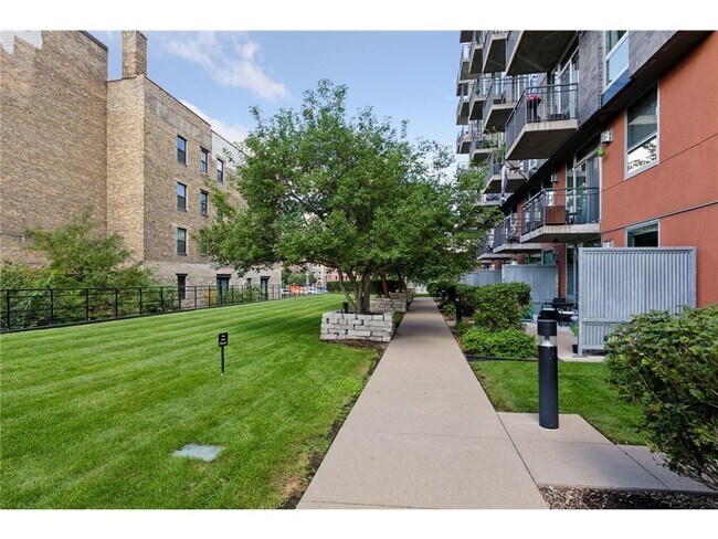 Building Photo - 730 N 4th St