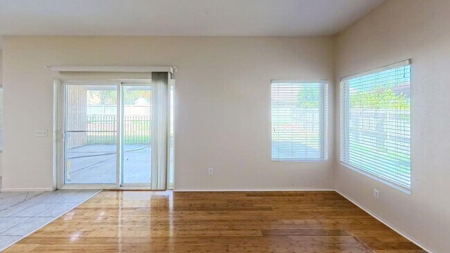 Building Photo - 2226 Willowbrook Ln