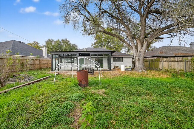 Building Photo - 11107 Cedarview Ln