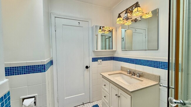 Building Photo - Charming Silver Terrace 3 Bedroom/1 BA SFH with Private Garden Oasis +Flex Bonus Room- AMSI