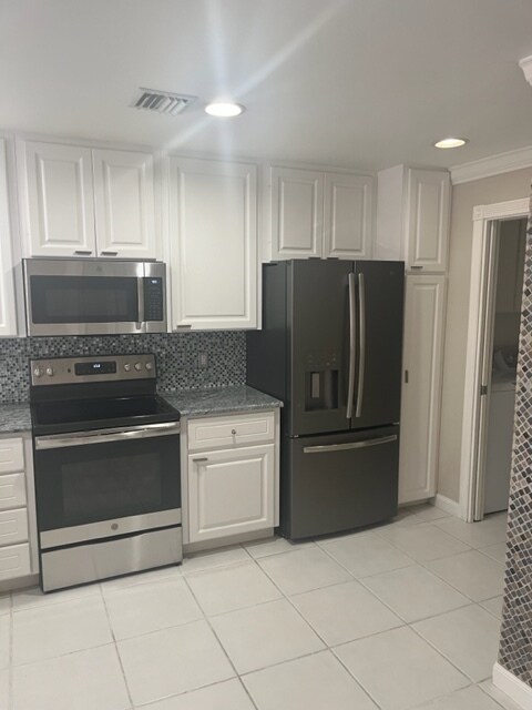 Kithchen has stainless steel appliances including dishwasher - 3518 Zanzibar Way