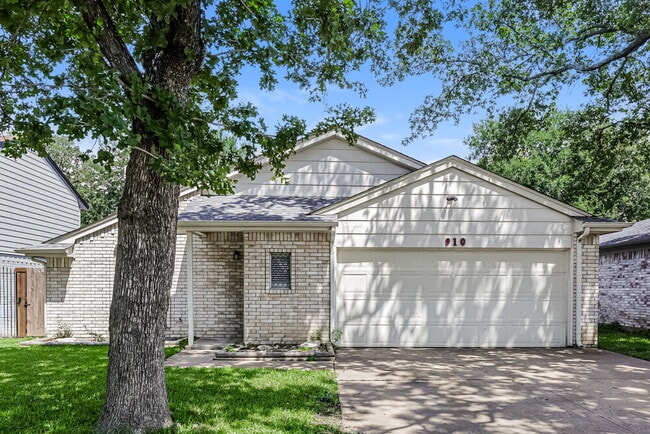 Building Photo - 910 Blue Jay Dr