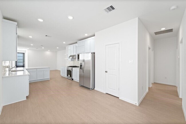 Building Photo - 6639 Sunset Velvet Dr