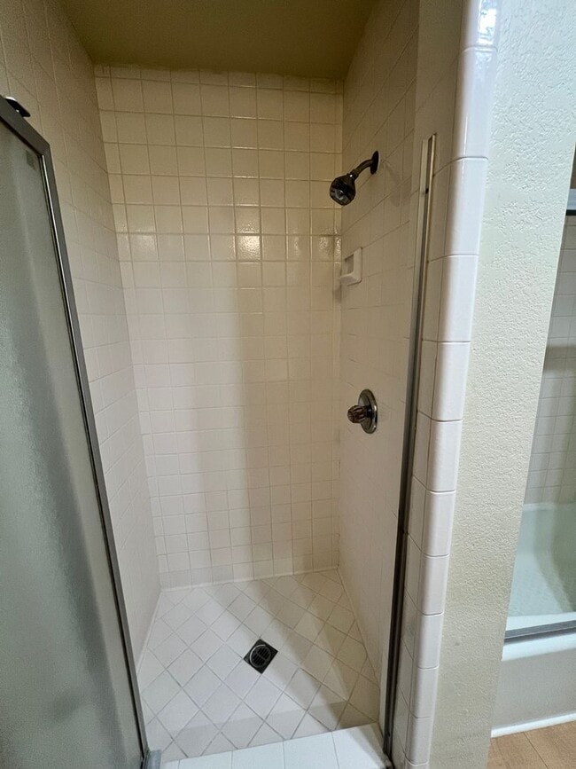 Building Photo - Grand Ave Barakat