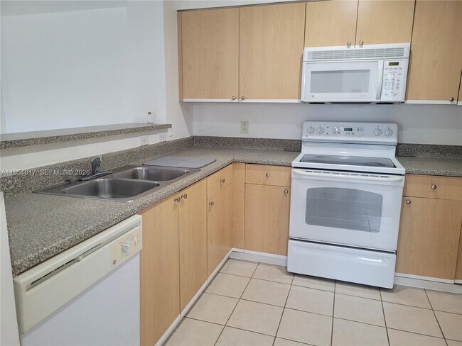 Building Photo - 7910 N Nob Hill Rd