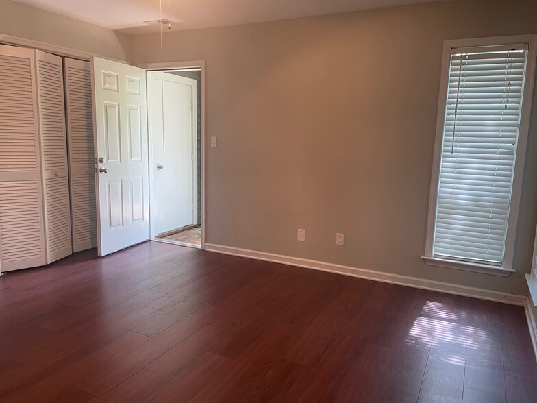 Building Photo - 4110 Sedgewood Dr