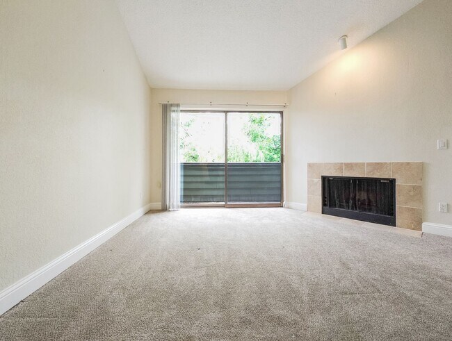 Building Photo - On-the-Water Living Experience: 2BR/2BA Co...