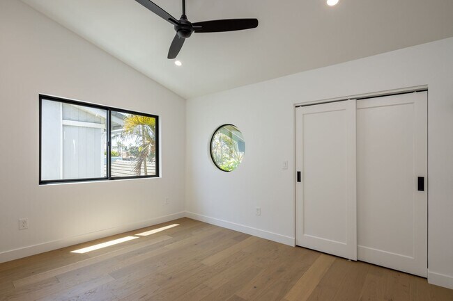 Building Photo - Gorgeous Fully Remodeled 5 Bedroom Home wi...