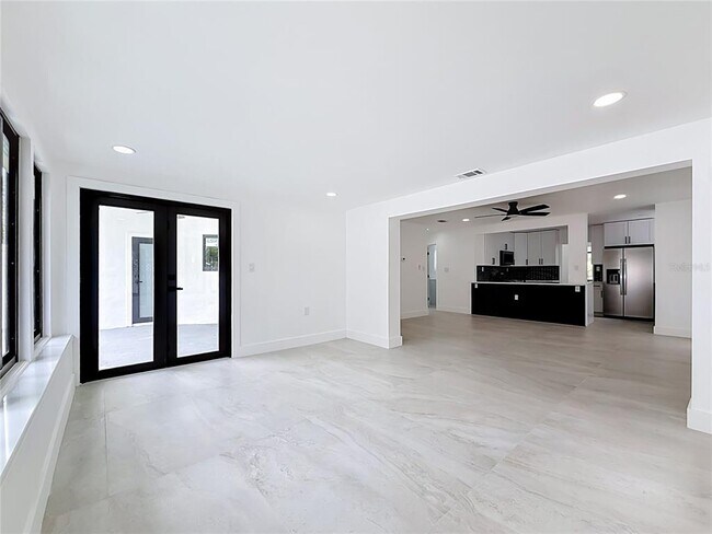 Building Photo - 2472 Tradewinds Dr