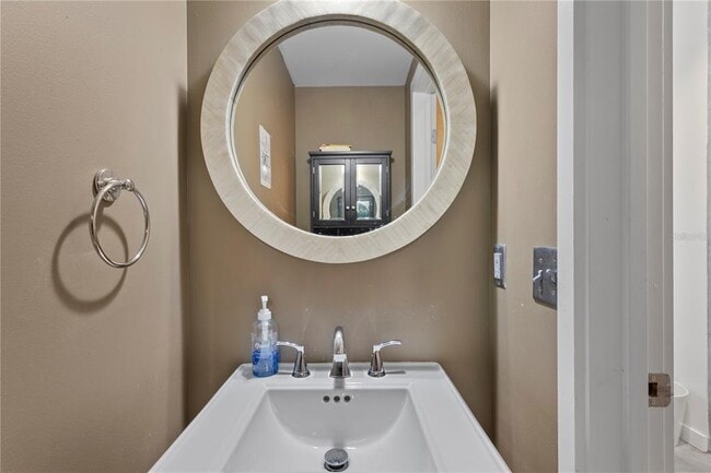 Building Photo - 1212 E Whiting St