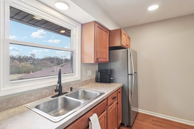 Building Photo - 23460 W N Lakewood Ln