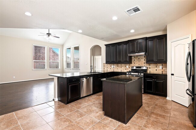 Building Photo - 6526 Hunters Creek Ln