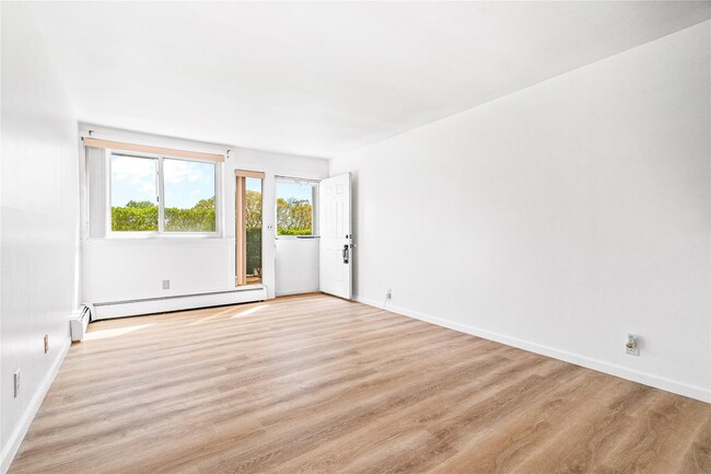 Building Photo - 5 Wyndover Woods Ln