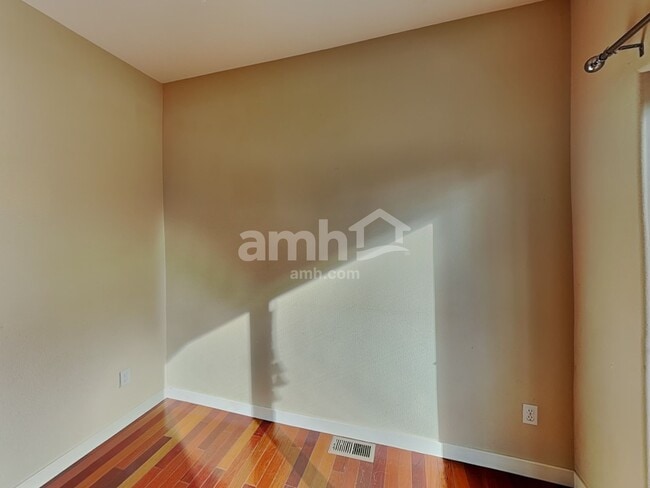 Building Photo - 7353 Rainier Dr